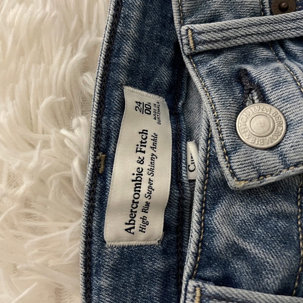 Abercrombie & Fitch blue wash jeans, size 24 (00)